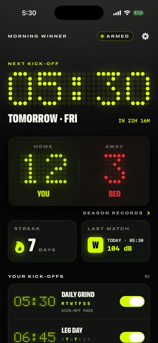 Scoreboard screen: next kick-off 05:30 in dot-matrix digits, season score YOU 12, BED 3, a 7-day streak and the last match won at 104 dB.